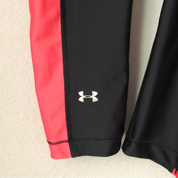 CLOSEOUT \Under Armour\• Compression Crop Leggings - Picture 5 of 16